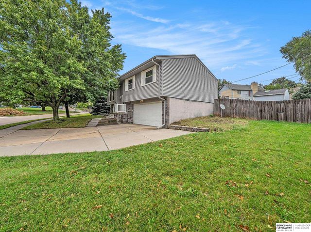 5727 N 107th Street, Omaha, NE 68134