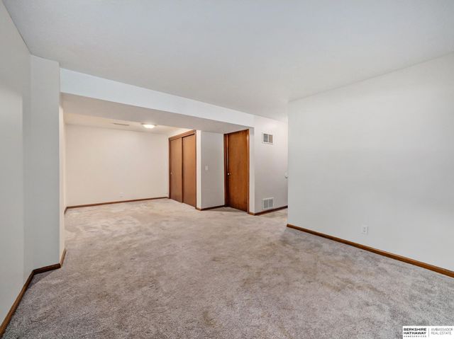 5727 N 107th Street, Omaha, NE 68134