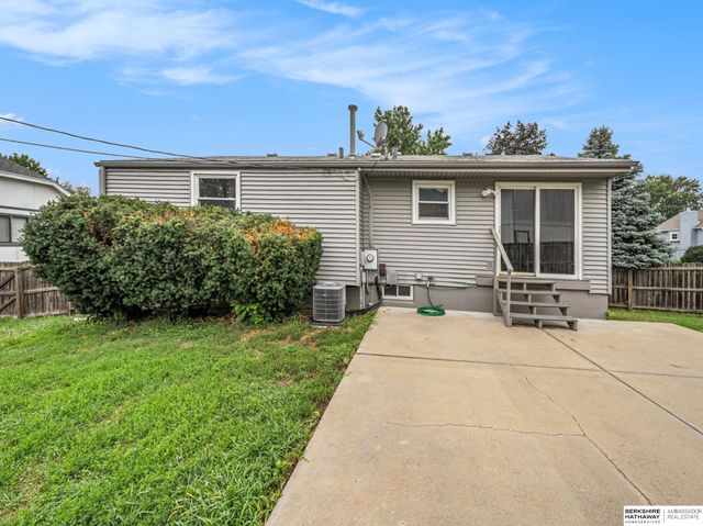 5727 N 107th Street, Omaha, NE 68134