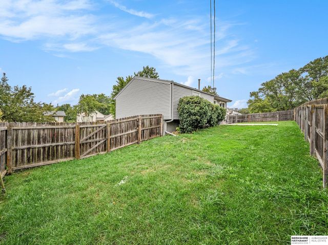 5727 N 107th Street, Omaha, NE 68134