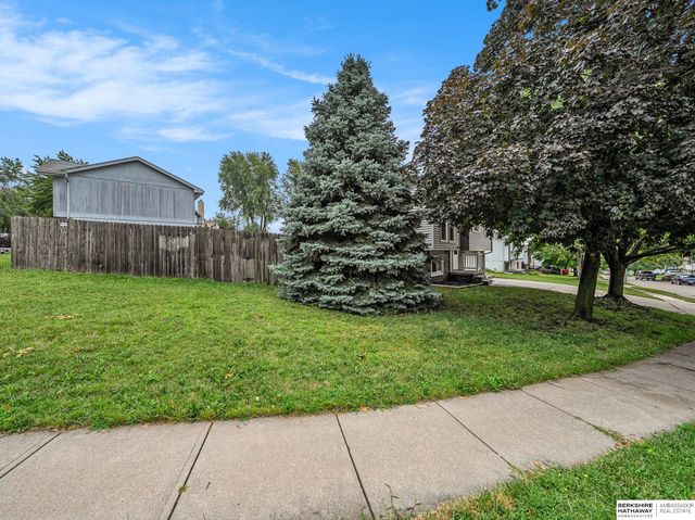 5727 N 107th Street, Omaha, NE 68134