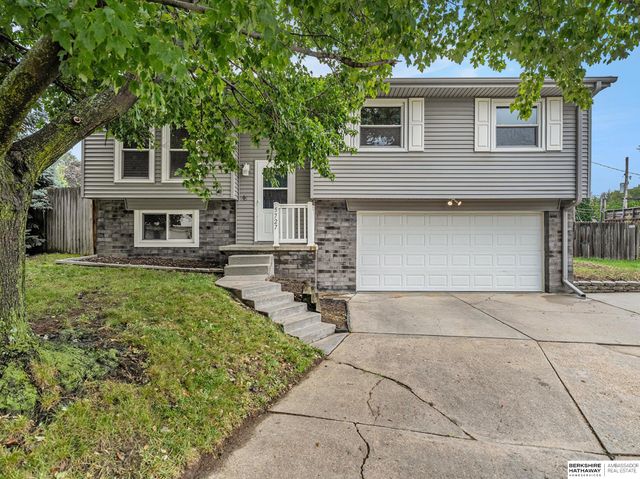 5727 N 107th Street, Omaha, NE 68134