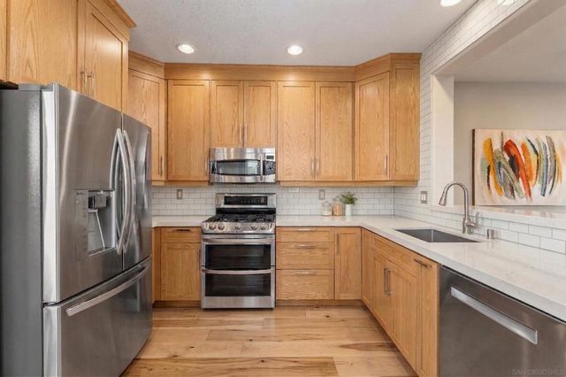 3769 Carmel View Rd 2, San Diego, CA 92130