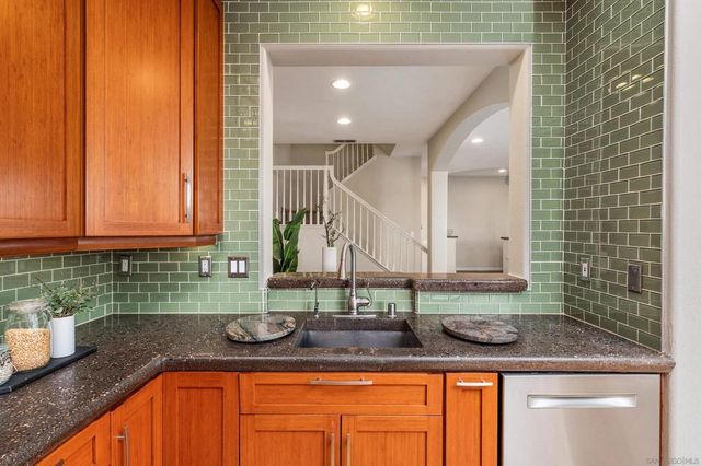 3769 Carmel View Rd 2, San Diego, CA 92130