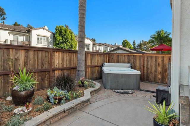 3769 Carmel View Rd 2, San Diego, CA 92130