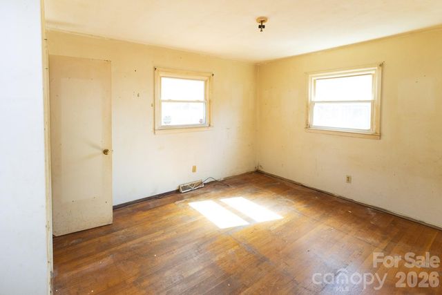 7 Main Street, Asheville, NC 28803