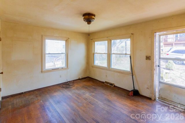 7 Main Street, Asheville, NC 28803