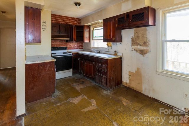 7 Main Street, Asheville, NC 28803