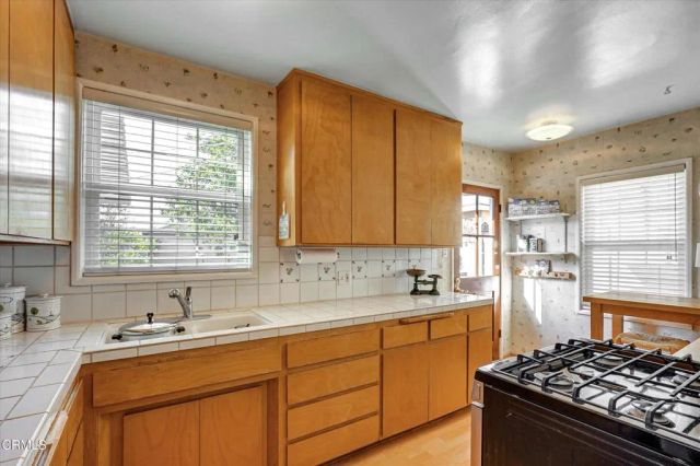 6611 DENNY Avenue, North Hollywood, CA 91606