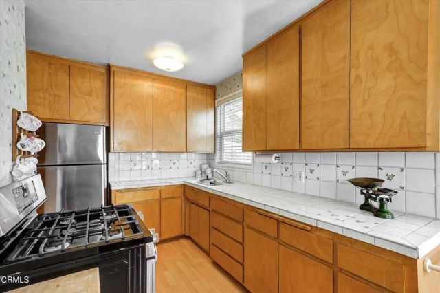 6611 DENNY Avenue, North Hollywood, CA 91606