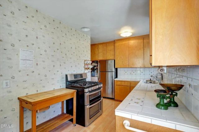 6611 DENNY Avenue, North Hollywood, CA 91606