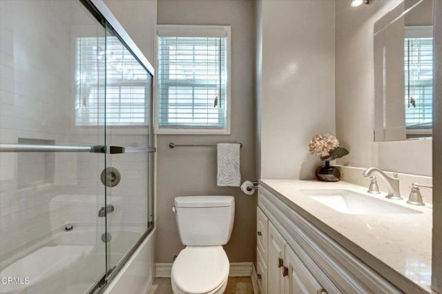 6611 DENNY Avenue, North Hollywood, CA 91606