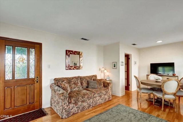 6611 DENNY Avenue, North Hollywood, CA 91606