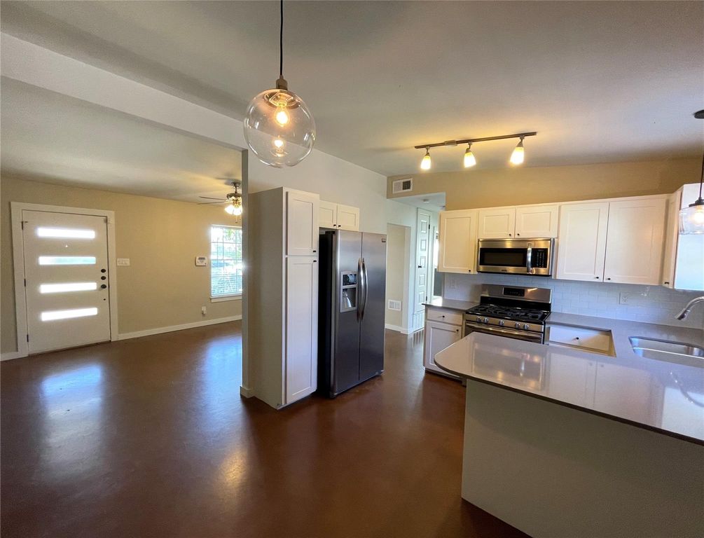 1806 Blue Crest DR B, Austin, TX 78704