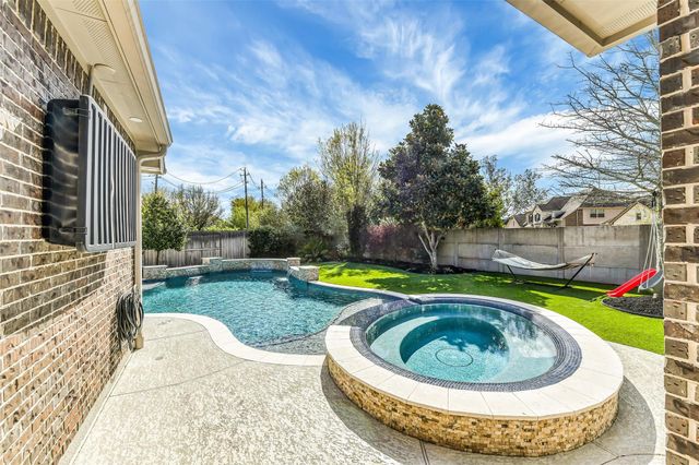 2440 Prairie Mist Lane, Friendswood, TX 77546