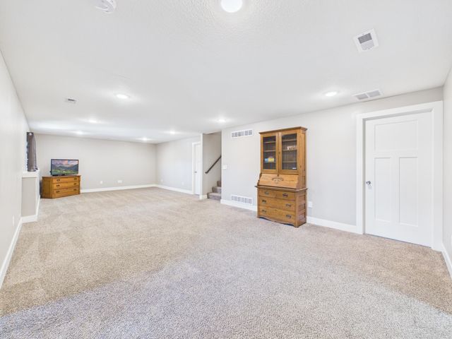 3111 E Reiss Ct, Park City, KS 67219