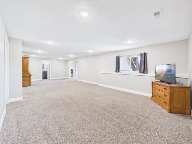 3111 E Reiss Ct, Park City, KS 67219