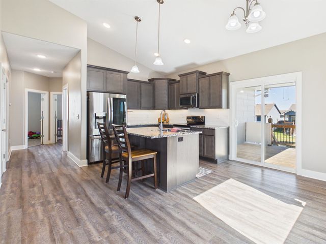 3111 E Reiss Ct, Park City, KS 67219