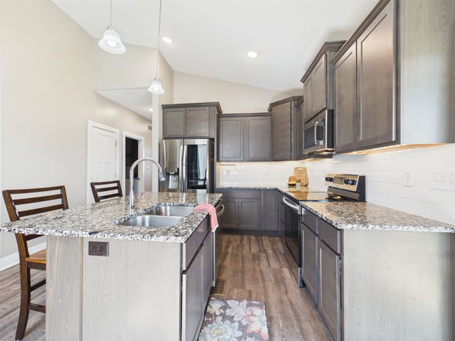 3111 E Reiss Ct, Park City, KS 67219