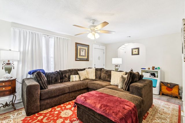 1137 Lincoln Way, White Oak, PA 15131