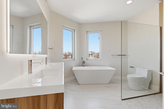 2440 E HAROLD ST, Philadelphia, PA 19125