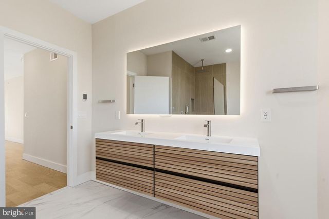 2440 E HAROLD ST, Philadelphia, PA 19125