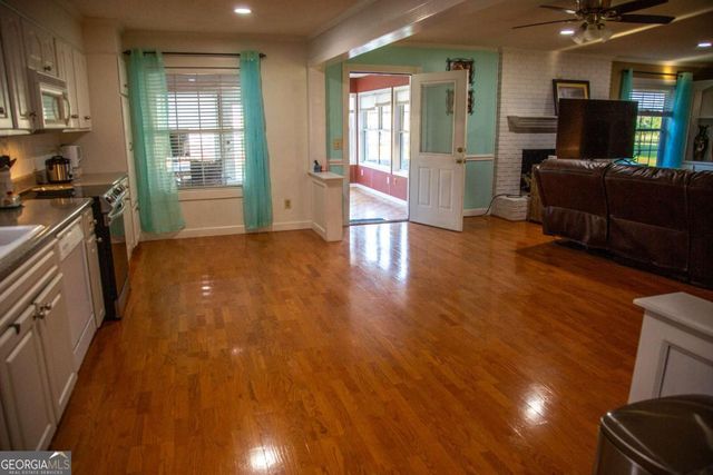 2115 Blackshear Highway, Baxley, GA 31513