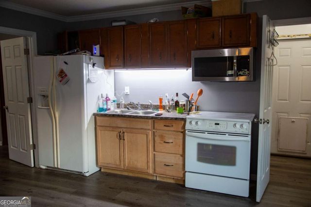 2115 Blackshear Highway, Baxley, GA 31513