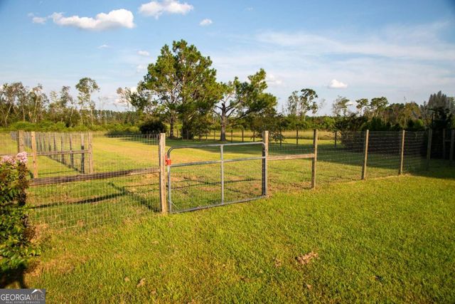 2115 Blackshear Highway, Baxley, GA 31513