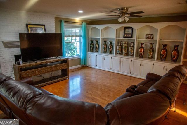 2115 Blackshear Highway, Baxley, GA 31513