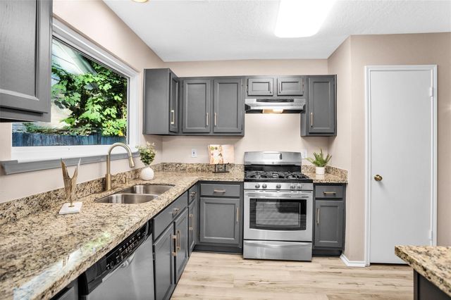 6 Spurwood Ct, Spring, TX 77381