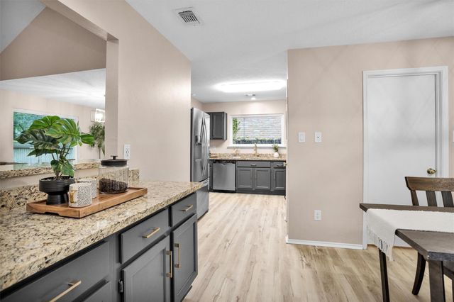 6 Spurwood Ct, Spring, TX 77381