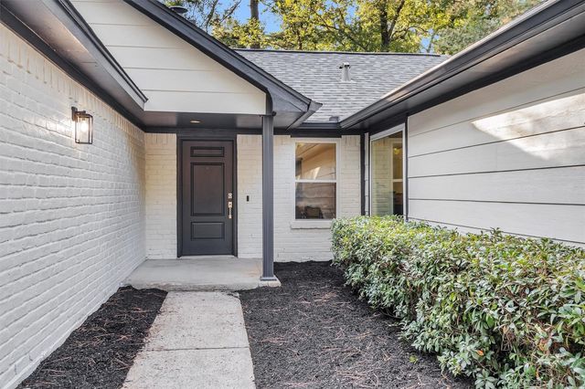 6 Spurwood Ct, Spring, TX 77381