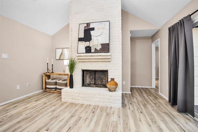 6 Spurwood Ct, Spring, TX 77381