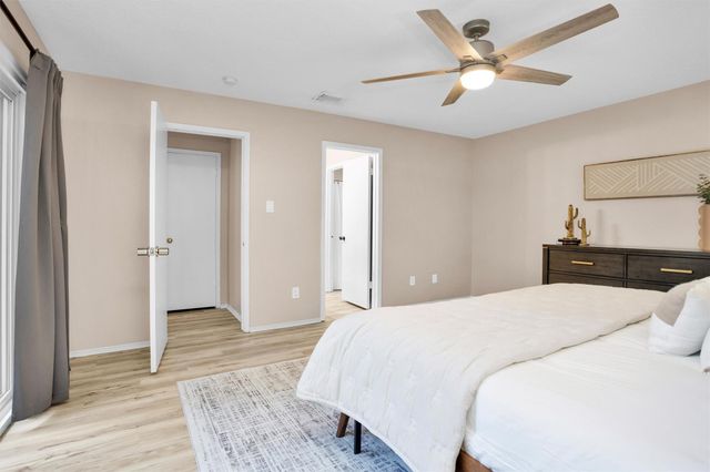 6 Spurwood Ct, Spring, TX 77381