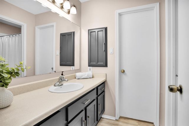 6 Spurwood Ct, Spring, TX 77381