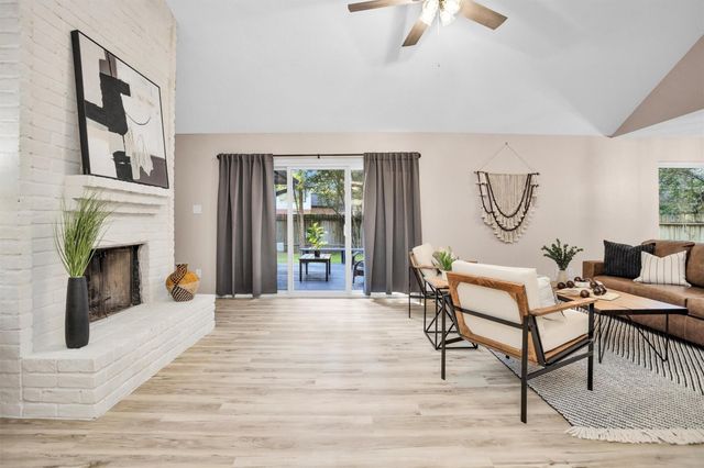 6 Spurwood Ct, Spring, TX 77381