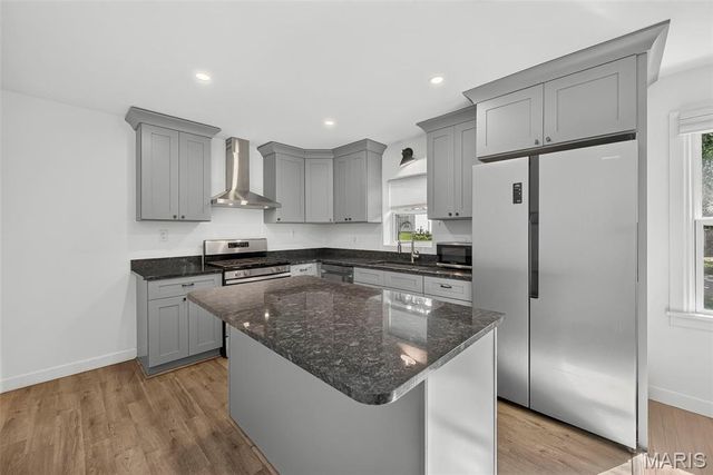 915 Tavalon Avenue, Rock Hill, MO 63119