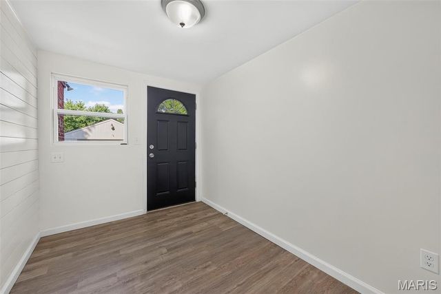 915 Tavalon Avenue, Rock Hill, MO 63119