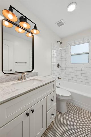 915 Tavalon Avenue, Rock Hill, MO 63119