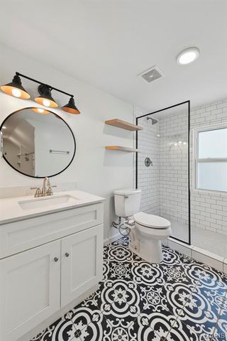 915 Tavalon Avenue, Rock Hill, MO 63119