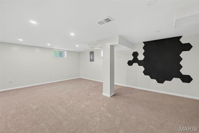 915 Tavalon Avenue, Rock Hill, MO 63119