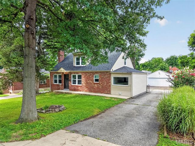 915 Tavalon Avenue, Rock Hill, MO 63119