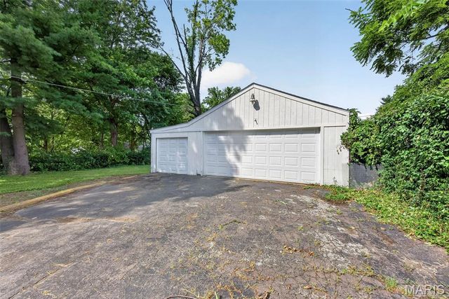 915 Tavalon Avenue, Rock Hill, MO 63119