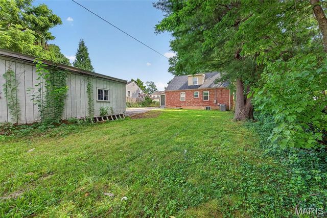 915 Tavalon Avenue, Rock Hill, MO 63119