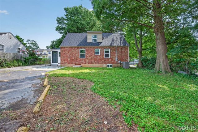 915 Tavalon Avenue, Rock Hill, MO 63119
