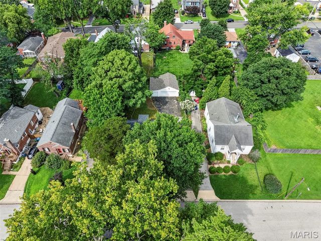 915 Tavalon Avenue, Rock Hill, MO 63119