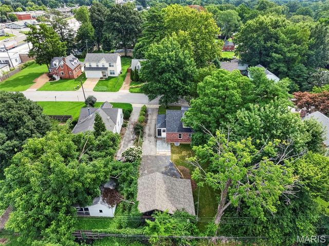 915 Tavalon Avenue, Rock Hill, MO 63119