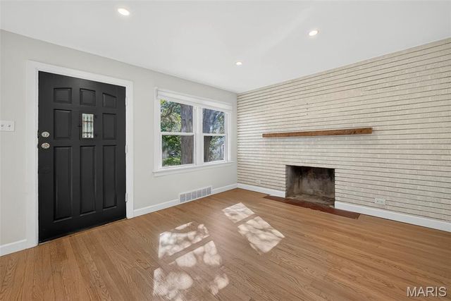 915 Tavalon Avenue, Rock Hill, MO 63119