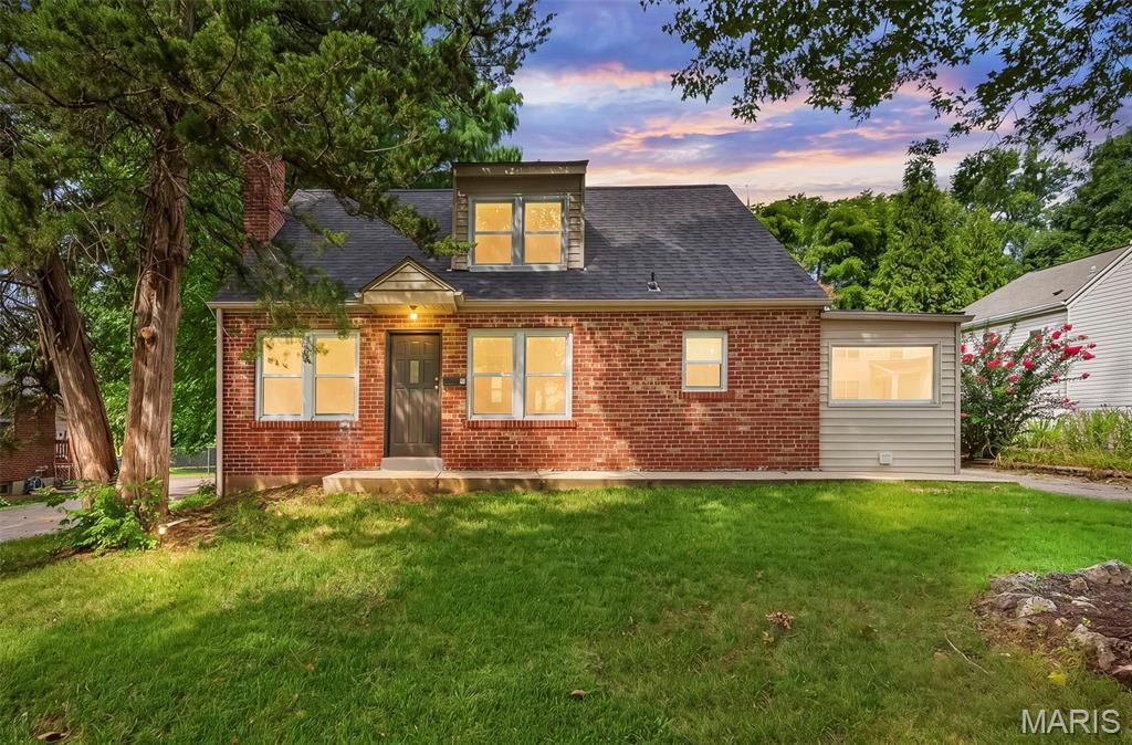 915 Tavalon Avenue, Rock Hill, MO 63119